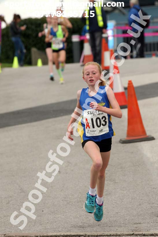 Girls under-13s 3 stage relay, Northern Senior 6 and 4 and Junior Stage Road Relays, SportsCity, Manchester. Photo:  David T. Hewitson/Sports for All Pics